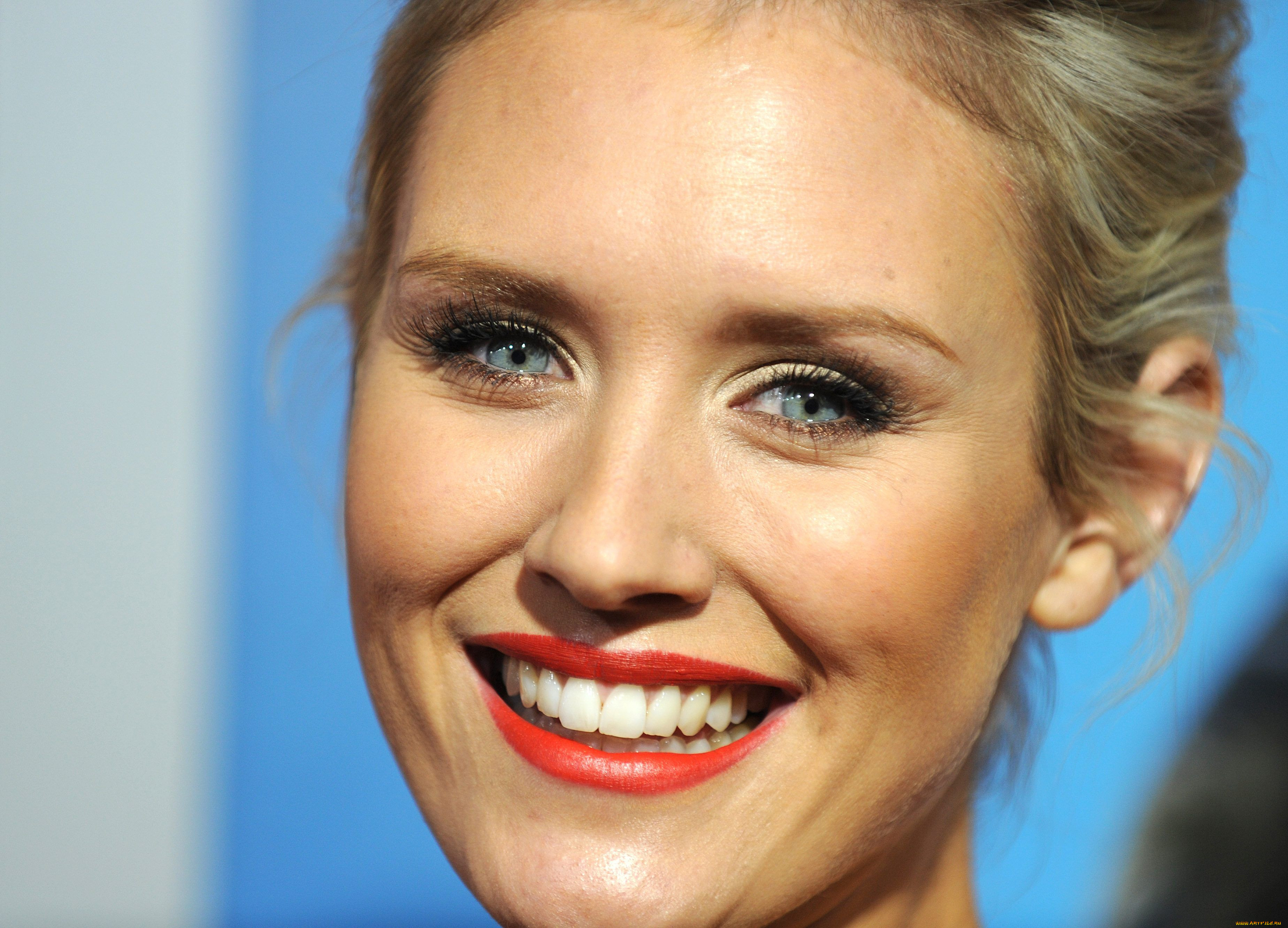 Nicky Whelan, , , 